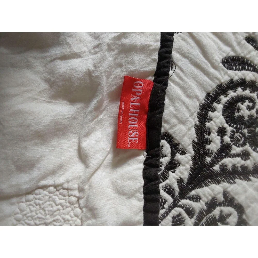 Vintage Black & White Floral Vase Print Quilted Spread